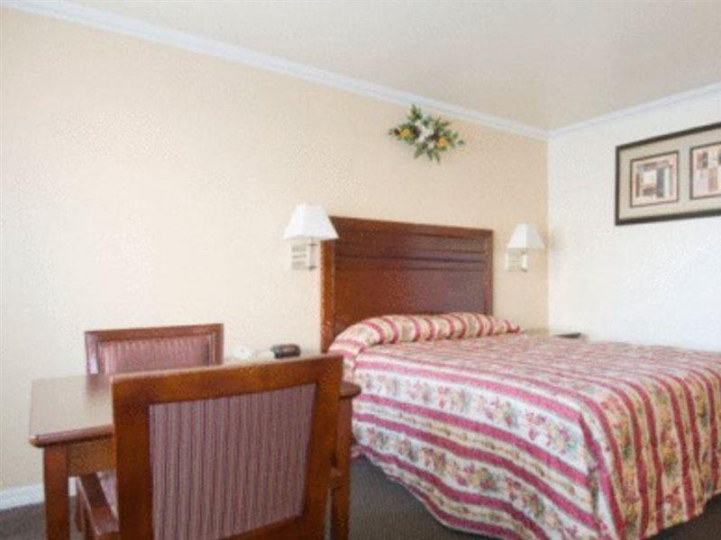 Surestay By Best Western Fresno Central Eksteriør bilde