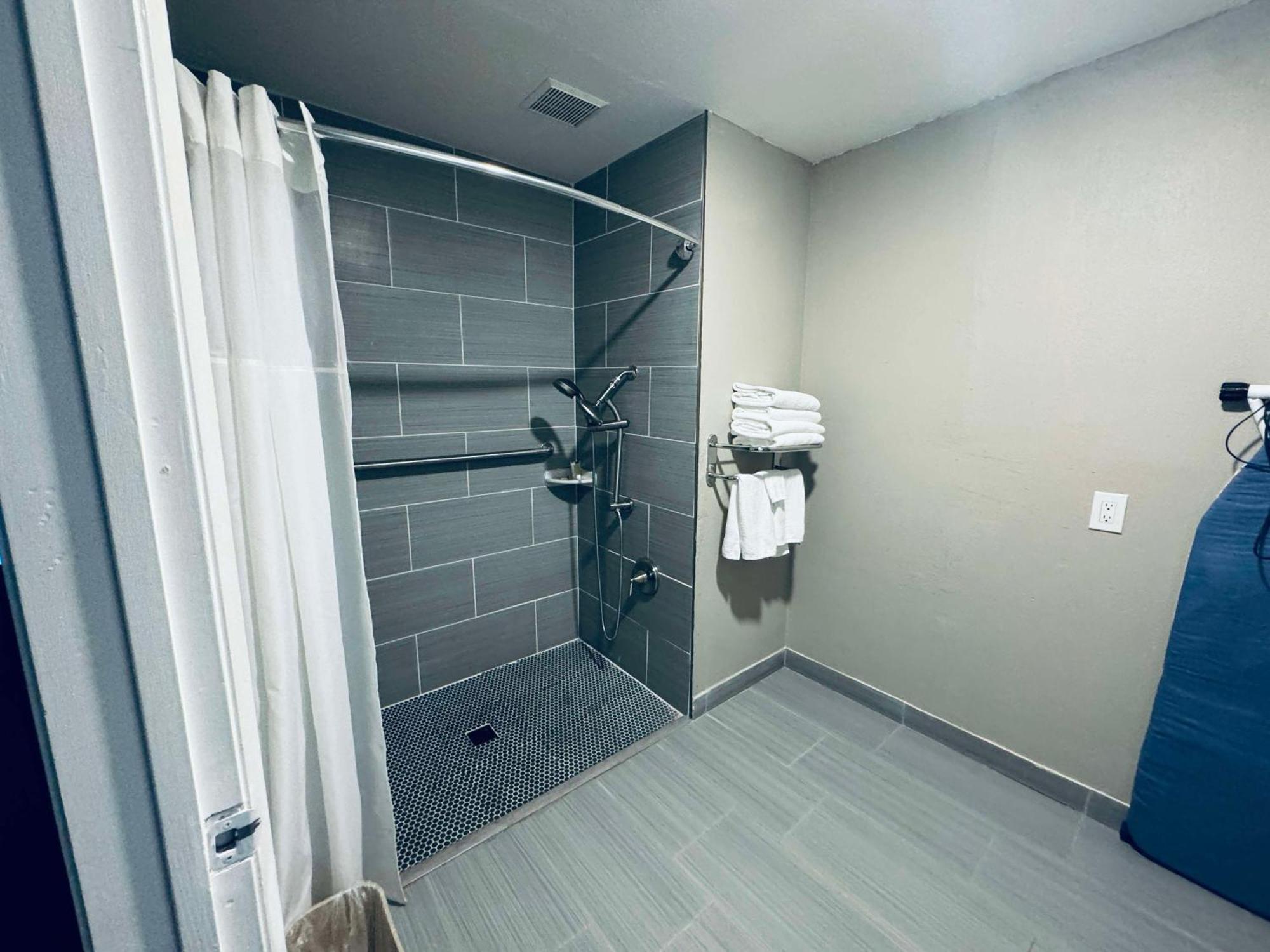 Surestay By Best Western Fresno Central Eksteriør bilde
