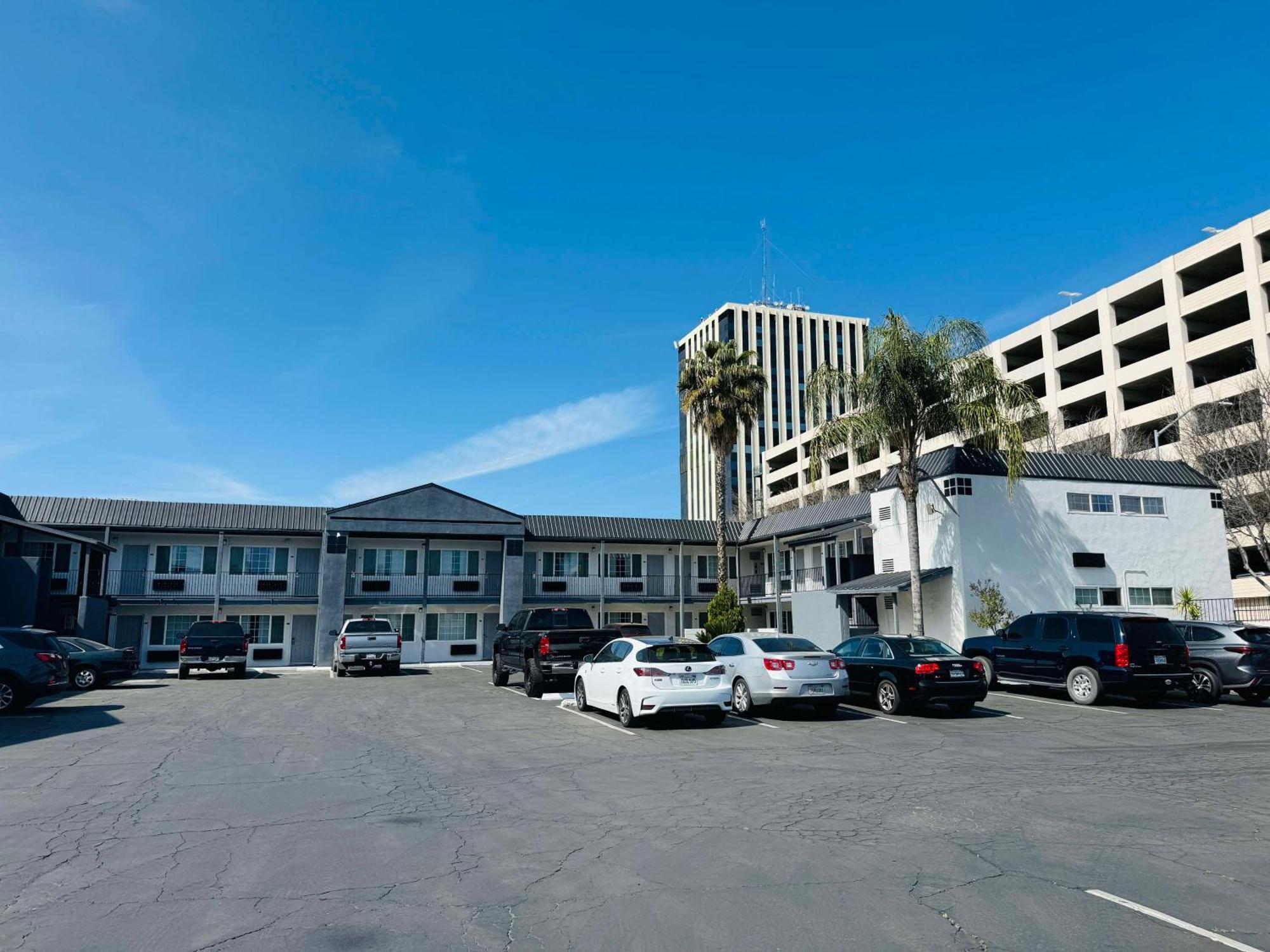 Surestay By Best Western Fresno Central Eksteriør bilde