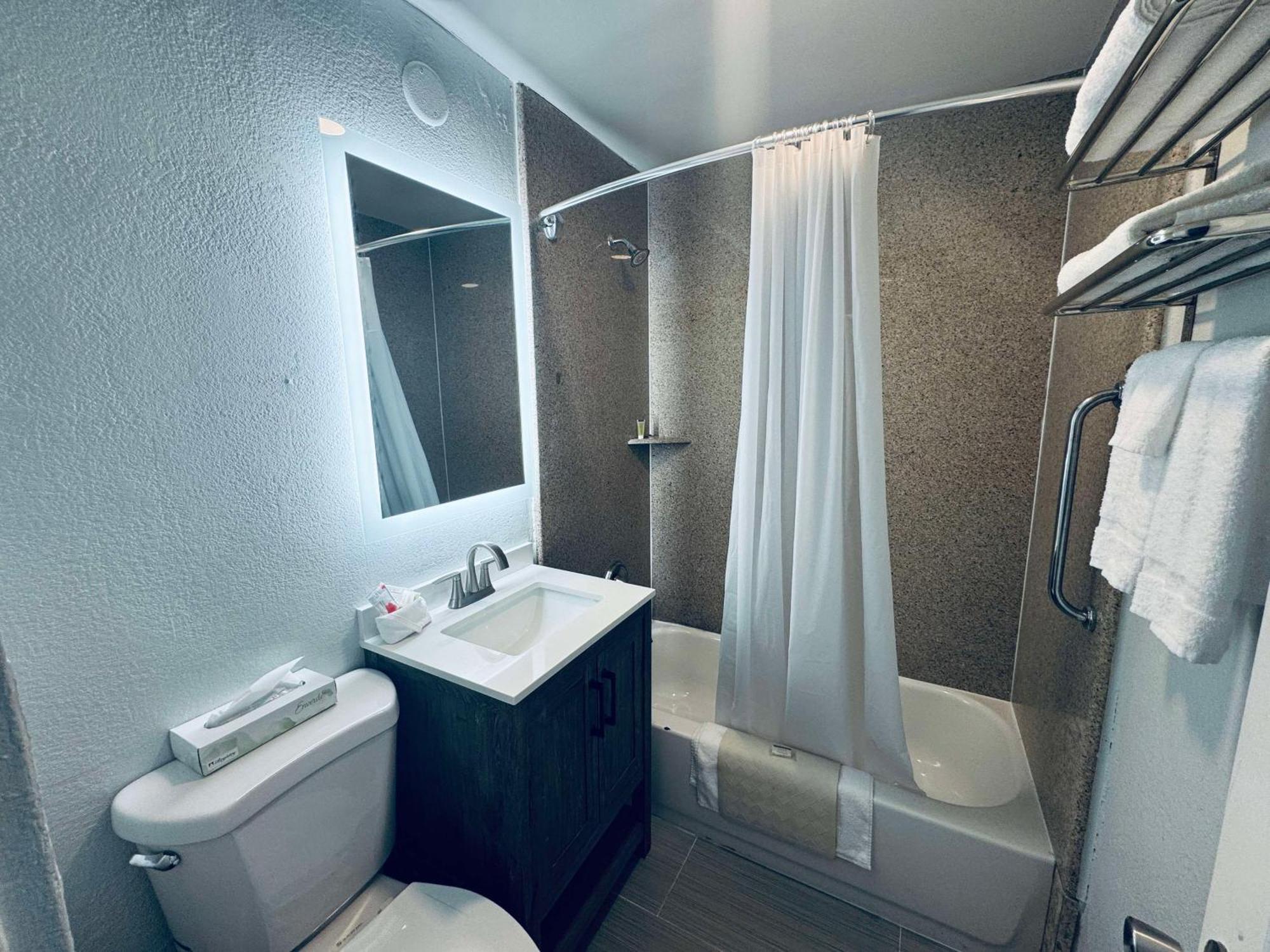 Surestay By Best Western Fresno Central Eksteriør bilde